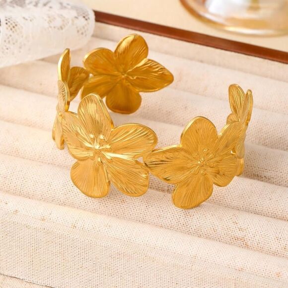 Gold Floral Bracelet - Picture 8 of 8